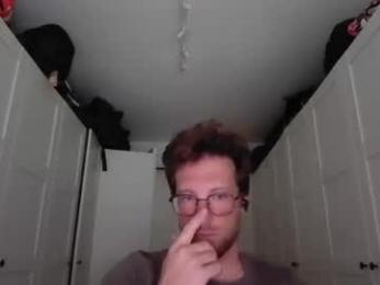 moms_little_monster webcam model stream image