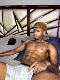 AaronCruz_ webcam stripchat model stream image