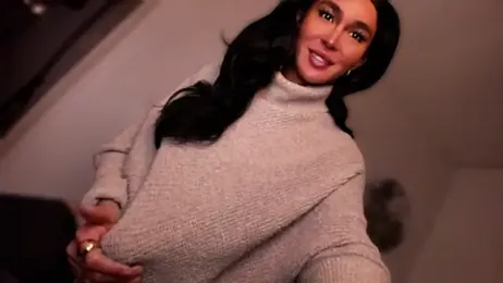 TheQueenNextDoor webcam model stream image