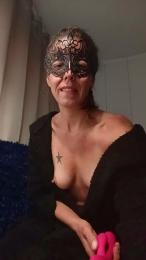 StoneLinda webcam model stream image