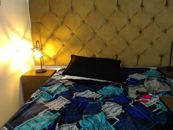 LauraHotties webcam model stream image