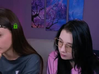 lisa_dark_ webcam model stream image