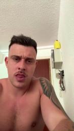 Elyoruga webcam model stream image