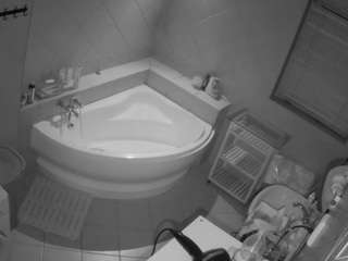 voyeurcam-julmodels-bath-1st-2 webcam model stream image