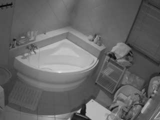 voyeurcam-julmodels-bath-1st-2 webcam model stream image
