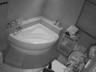 voyeurcam-julmodels-bath-1st-2 webcam model stream image