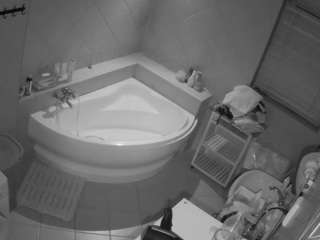 voyeurcam-julmodels-bath-1st-2 webcam model stream image