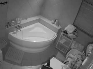 voyeurcam-julmodels-bath-1st-2 webcam model stream image
