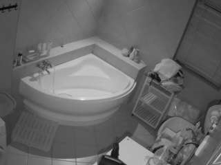 voyeurcam-julmodels-bath-1st-2 webcam model stream image