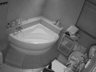 voyeurcam-julmodels-bath-1st-2 webcam model stream image