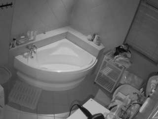 voyeurcam-julmodels-bath-1st-2 webcam model stream image