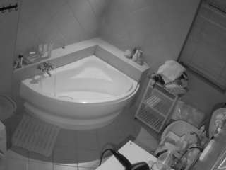 voyeurcam-julmodels-bath-1st-2 webcam model stream image