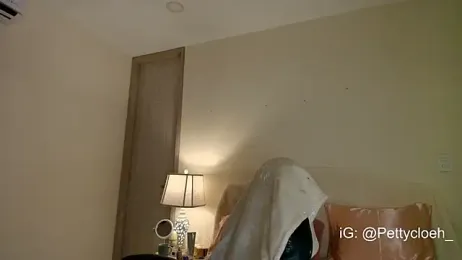 PettyCloeh webcam model stream image