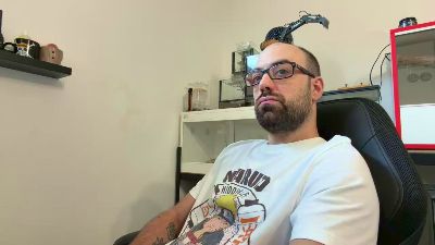LoveBigTis webcam model stream image