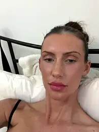 MilaRenee webcam stripchat model stream image