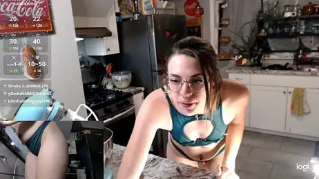 KierBearKisses webcam model stream image