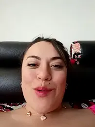 Lesly_10- webcam model stream image