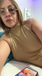 charlotte_milf4 webcam model stream image