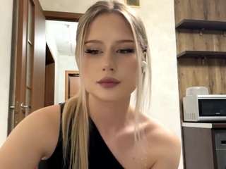 lioraroux webcam model stream image