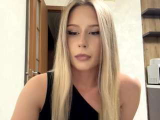lioraroux webcam model stream image
