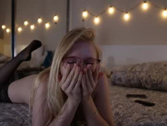 bestblondiiecb webcam model stream image