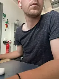 Mobiboy webcam model stream image