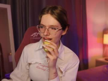 angee_ webcam model stream image