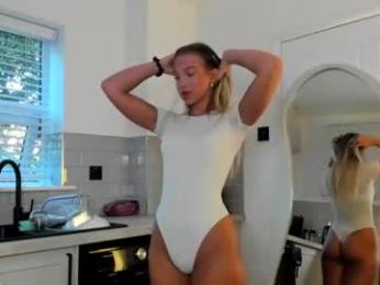 rosebella_ webcam model stream image