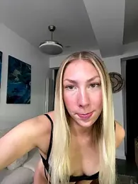 LuisaBecker webcam model stream image