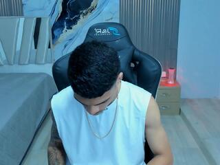 Riccie Pezzutti webcam model stream image