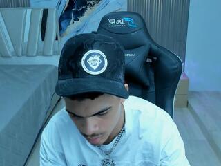 Riccie Pezzutti webcam flirt4free model stream image