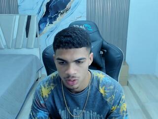 Riccie Pezzutti webcam model stream image