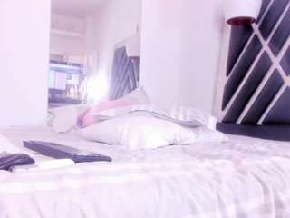 ririblonde webcam model stream image