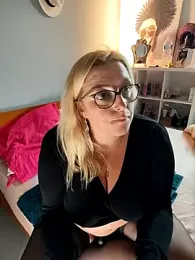 winniess40 webcam model stream image