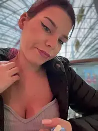 RiriRoseey webcam model stream image