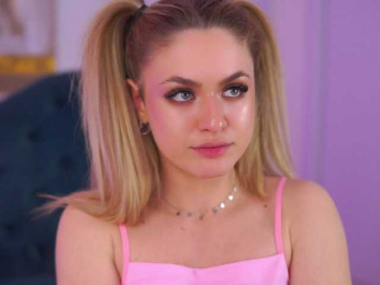 NayaQuinn webcam model stream image