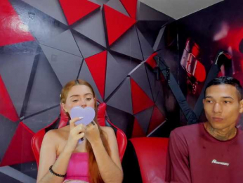 Hana-and-Zeta webcam model stream image