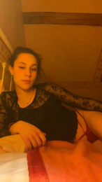 Luuv7 webcam model stream image