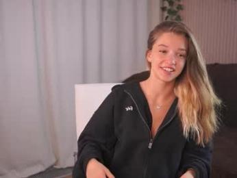 little_poetry chaturbate stream image, 20.05.2025 16:00