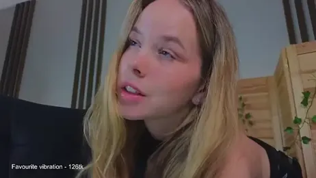 milly_shy stripchat stream image