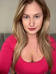 Busty-Ellie stripchat stream image