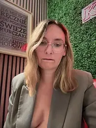 The_Snowwhitee stripchat stream image