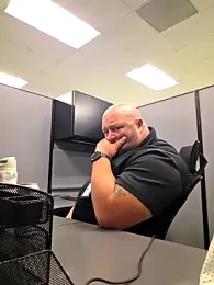 Strong_Bear89 stripchat stream image