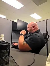 Strong_Bear89 stripchat stream image