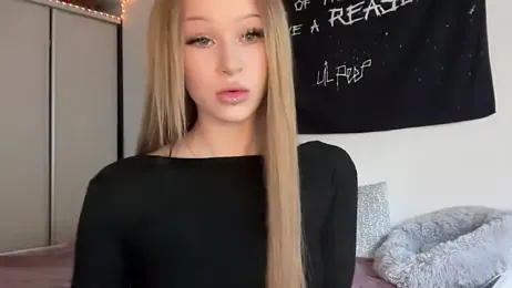 ur_molly stripchat stream image