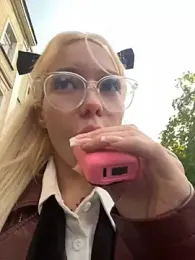 babydolll stripchat stream image