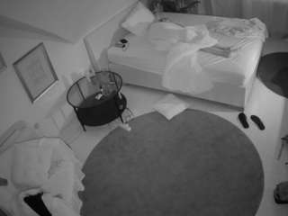 voyeurcam-julmodels-whitebed-4 camsoda stream image