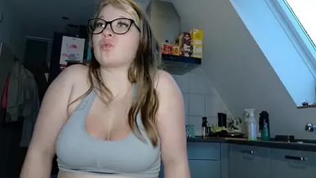 Little-Aylin stripchat stream image