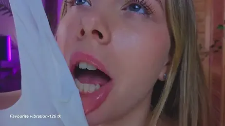 milly_shy stripchat stream image