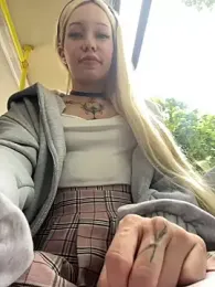 babydolll stripchat stream image